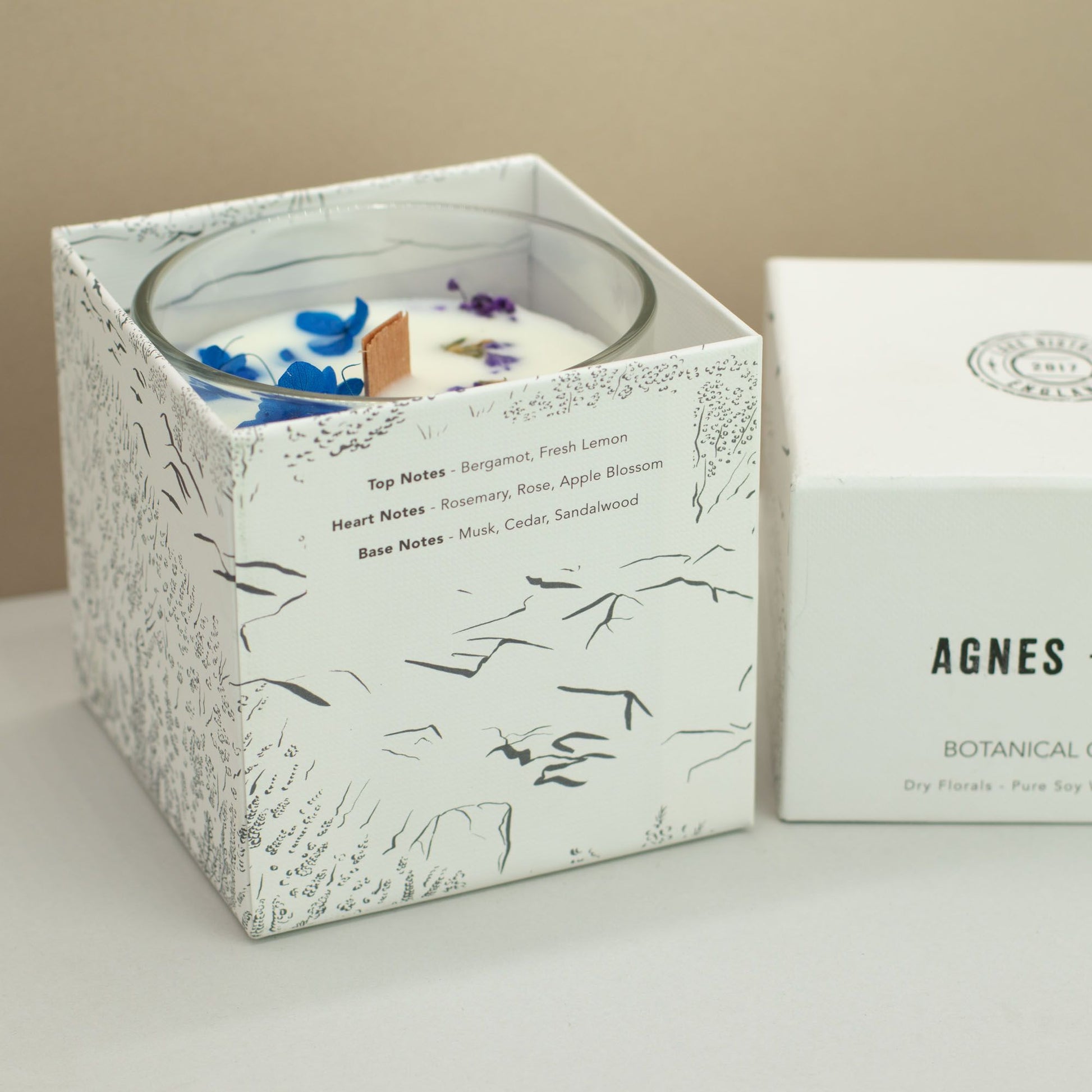 Agnes + Cat Botanical Soy Wax Candle - Moorland – detail view