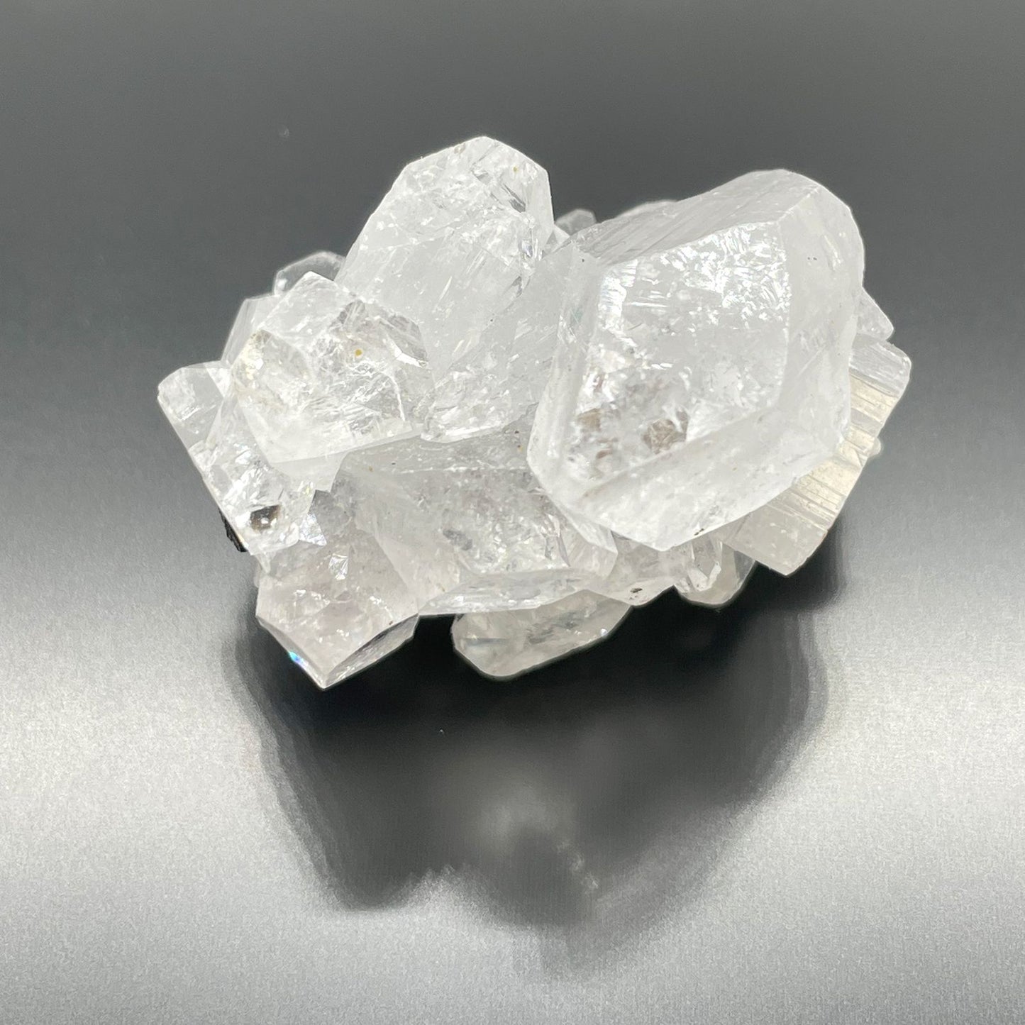 White Apophyllite Clusters 20-30mm – product image 10