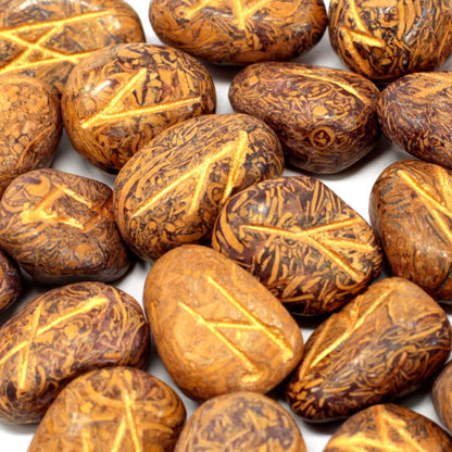 Runes Stone Set in Pouch - Snake Jasper – detail view