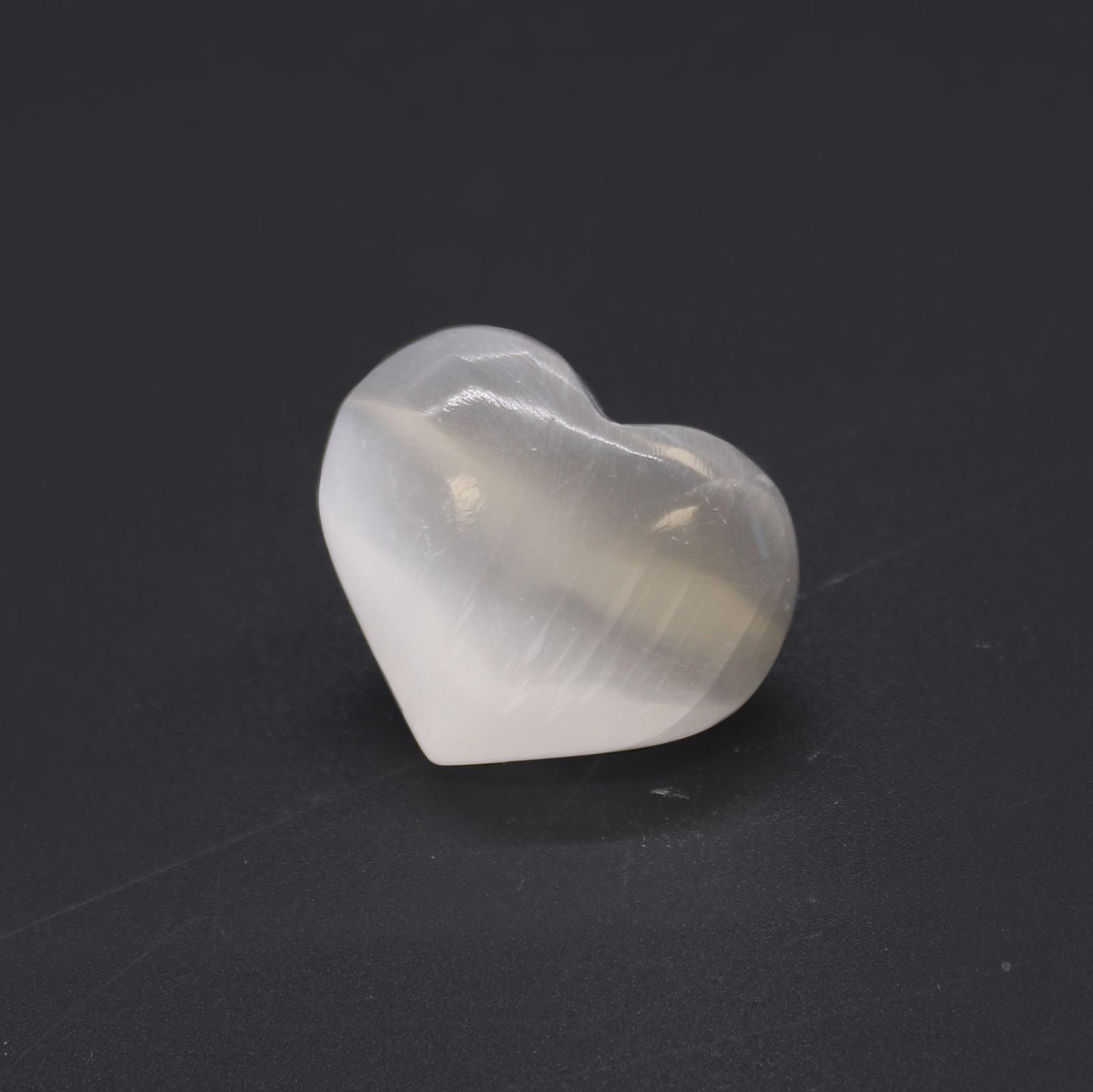 Selenite Heart - 3-4cm – detail view