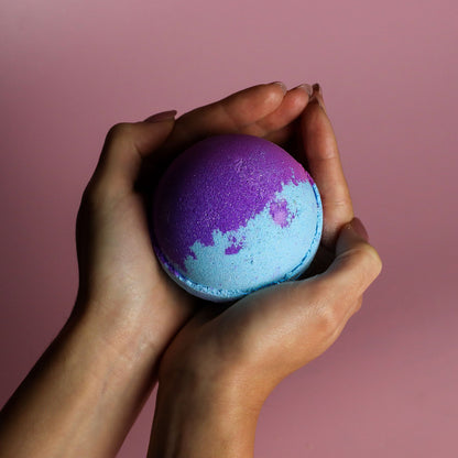 Jumbo Bath Bomb - Amethyst Creed – lifestyle shot