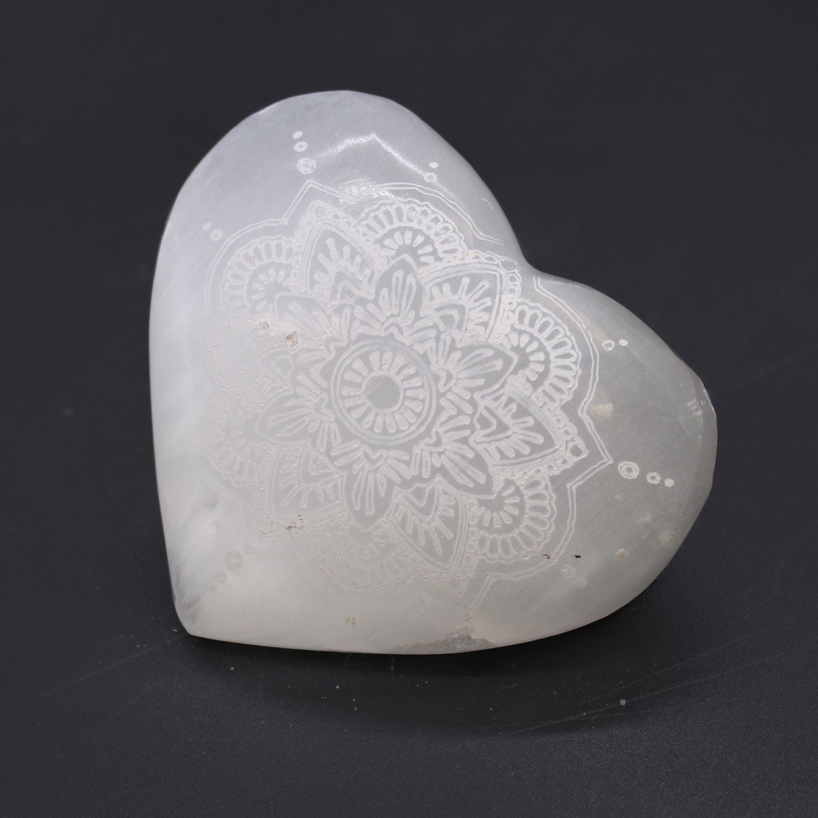 Selenite Heart - 7-8cm - Mandala Engraved – detail view
