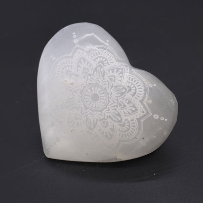 Selenite Heart - 7-8cm - Mandala Engraved – detail view