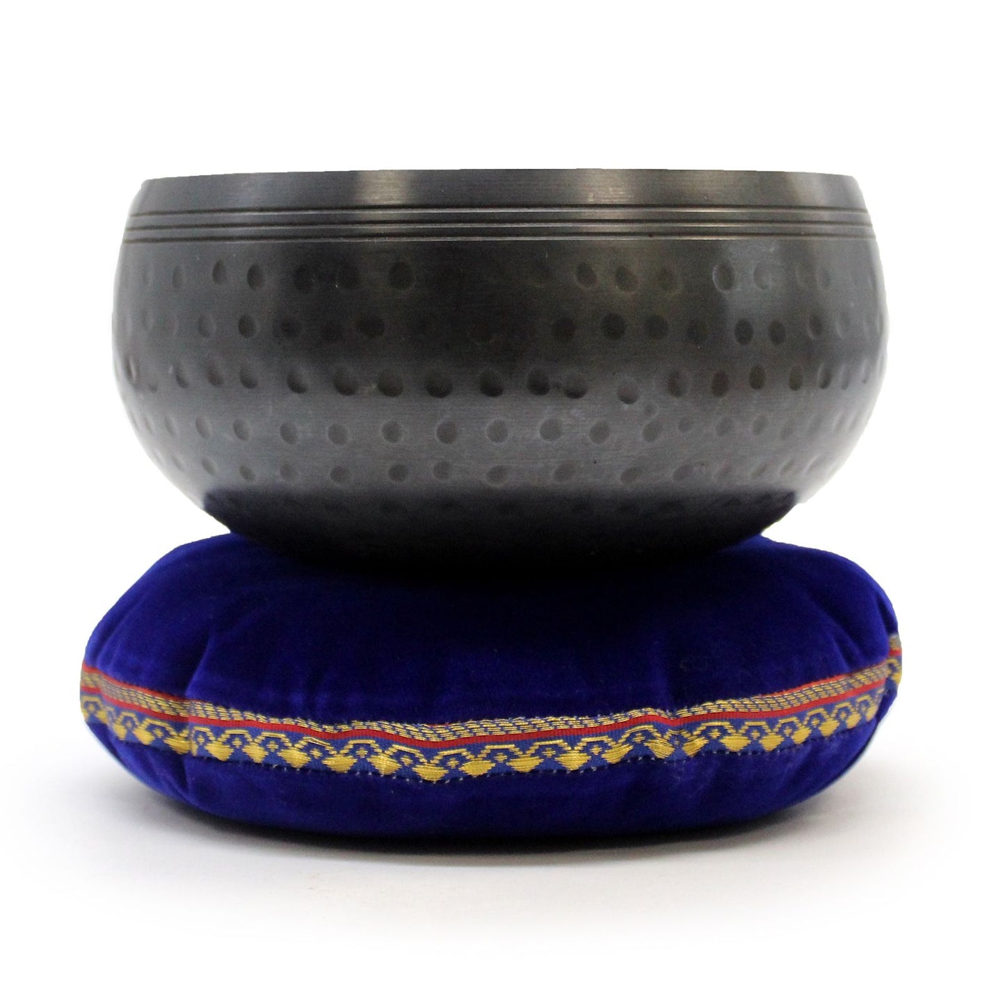 Medium Black Beaten Bowl - 15cm – detail view