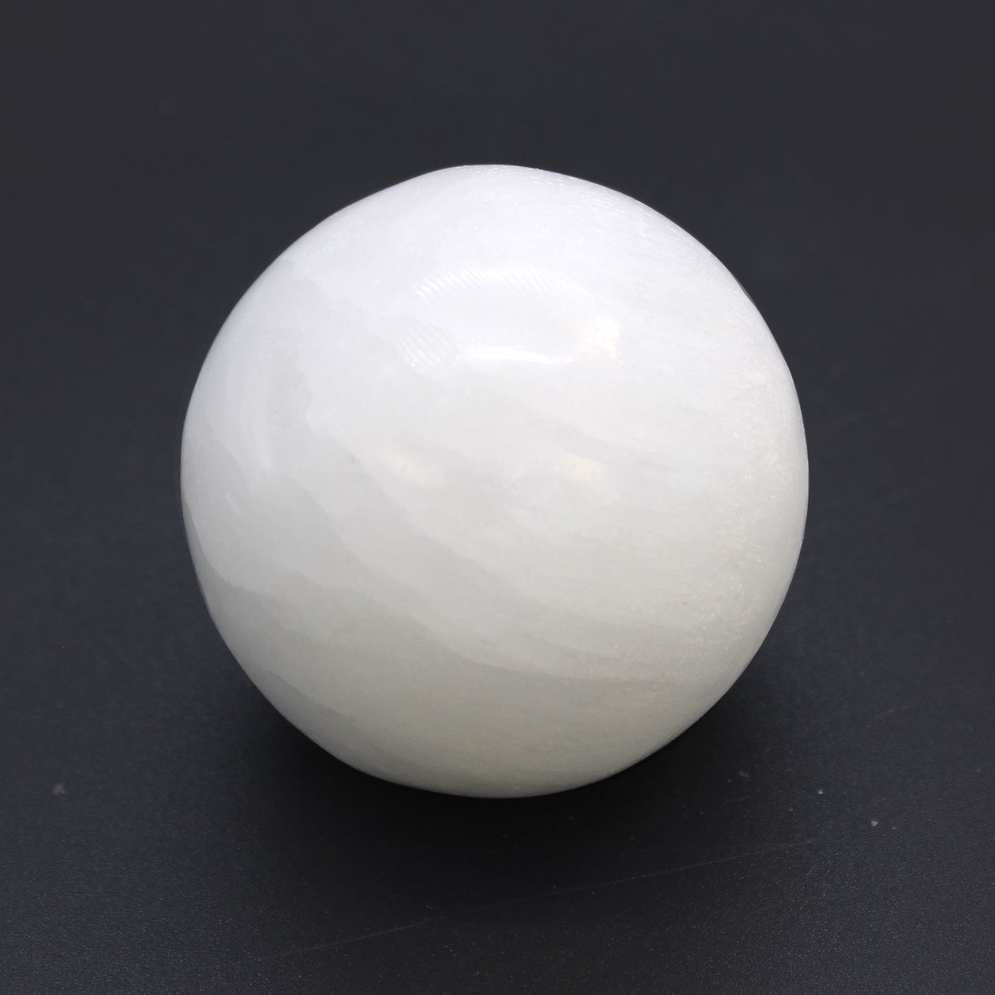 Selenite Sphere - 5-6 cm – detail view