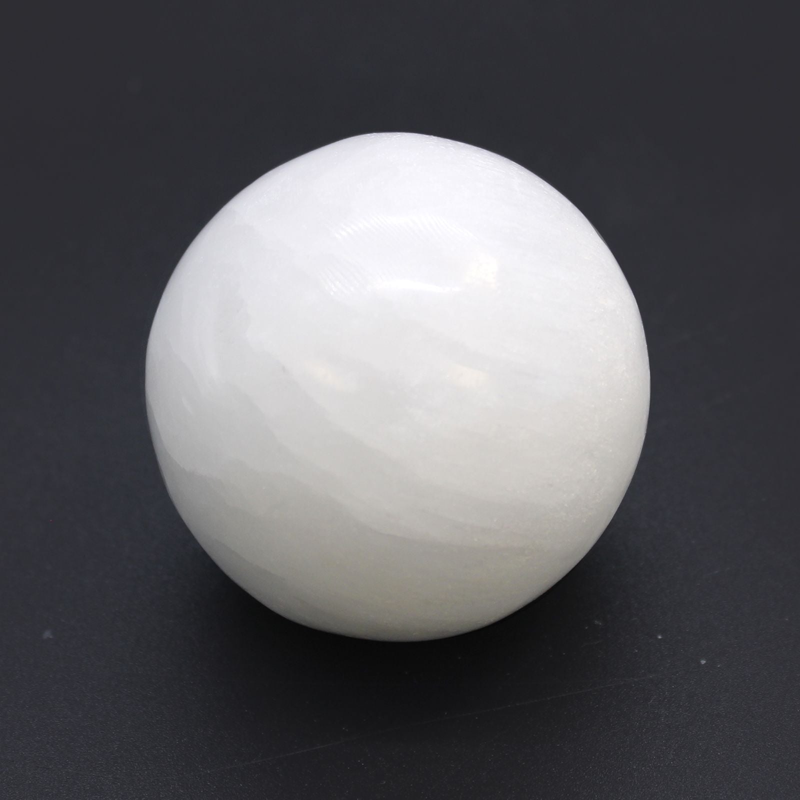 Selenite Sphere - 5-6 cm – detail view