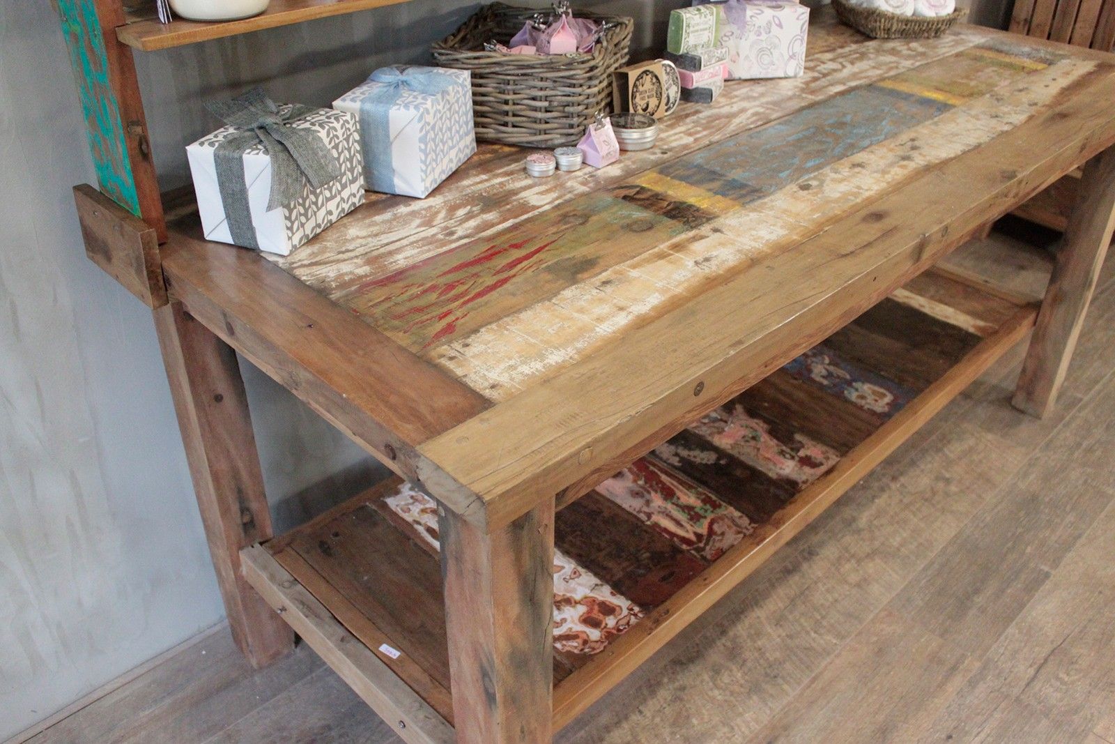 A&C 1.8m Standard Table with top shelf – packaging