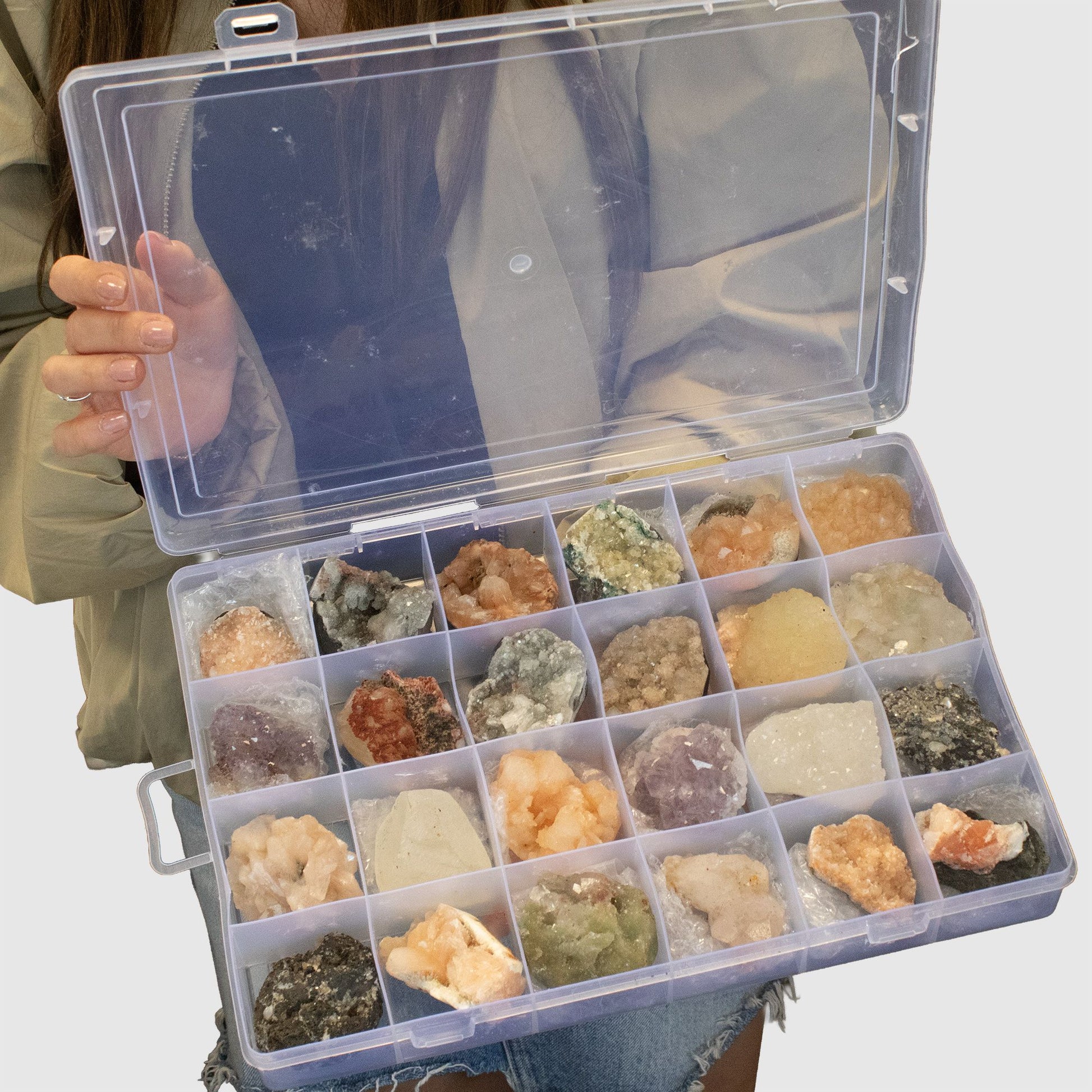 Mineral Specimens - Mixed Indian Zeolites in a Display (White Apophyllite, Stilbite,Finger Quartz, Amethyst, Green Stilbite, Heulandite) – product image 5