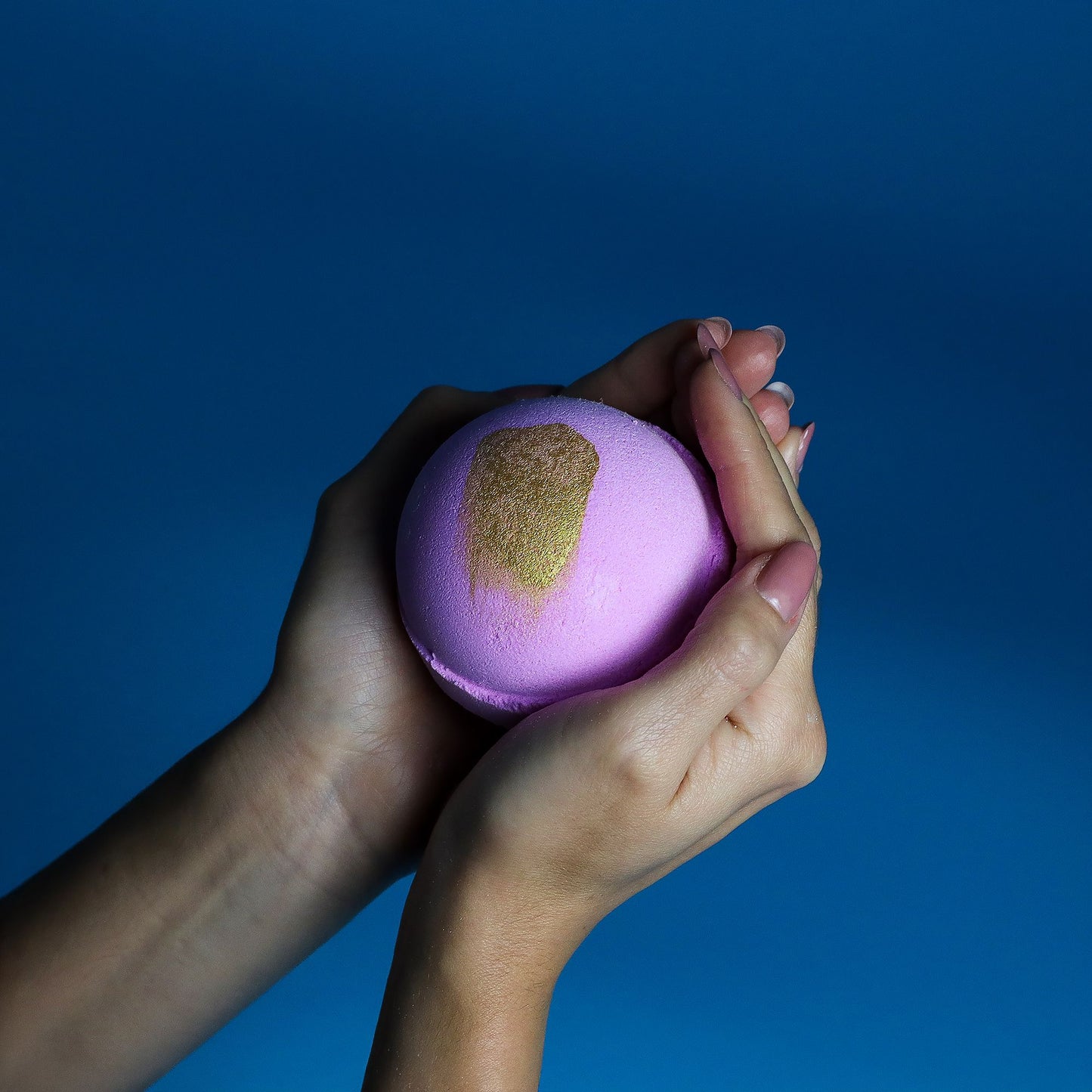 Jumbo Bath Bomb - Pink Charlotte – lifestyle shot