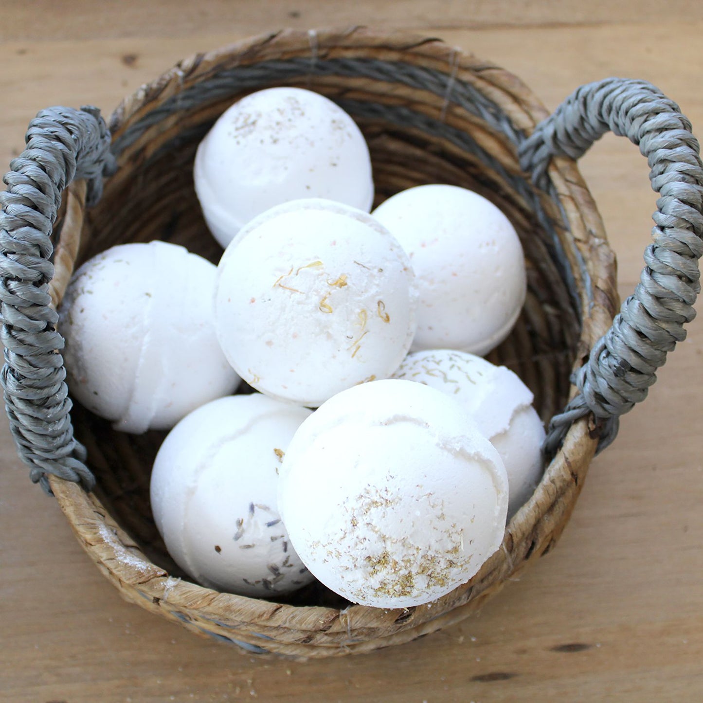 Natural Seagrass Basket - Set of 2 – detail view