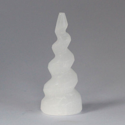 Selenite Spiral Unicorn Horn Tower - 10 cm – detail view
