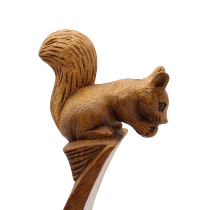 Balance Wine Holder – Squirrel – detail view