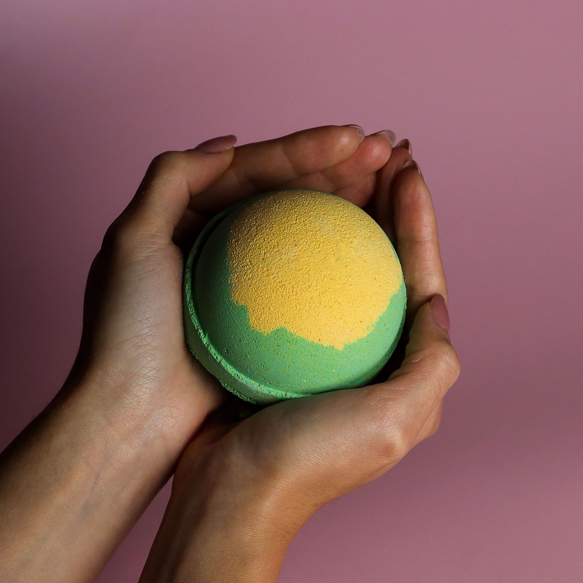 Set of 3 Apple Pie & Custard Bath Bombs – detail view