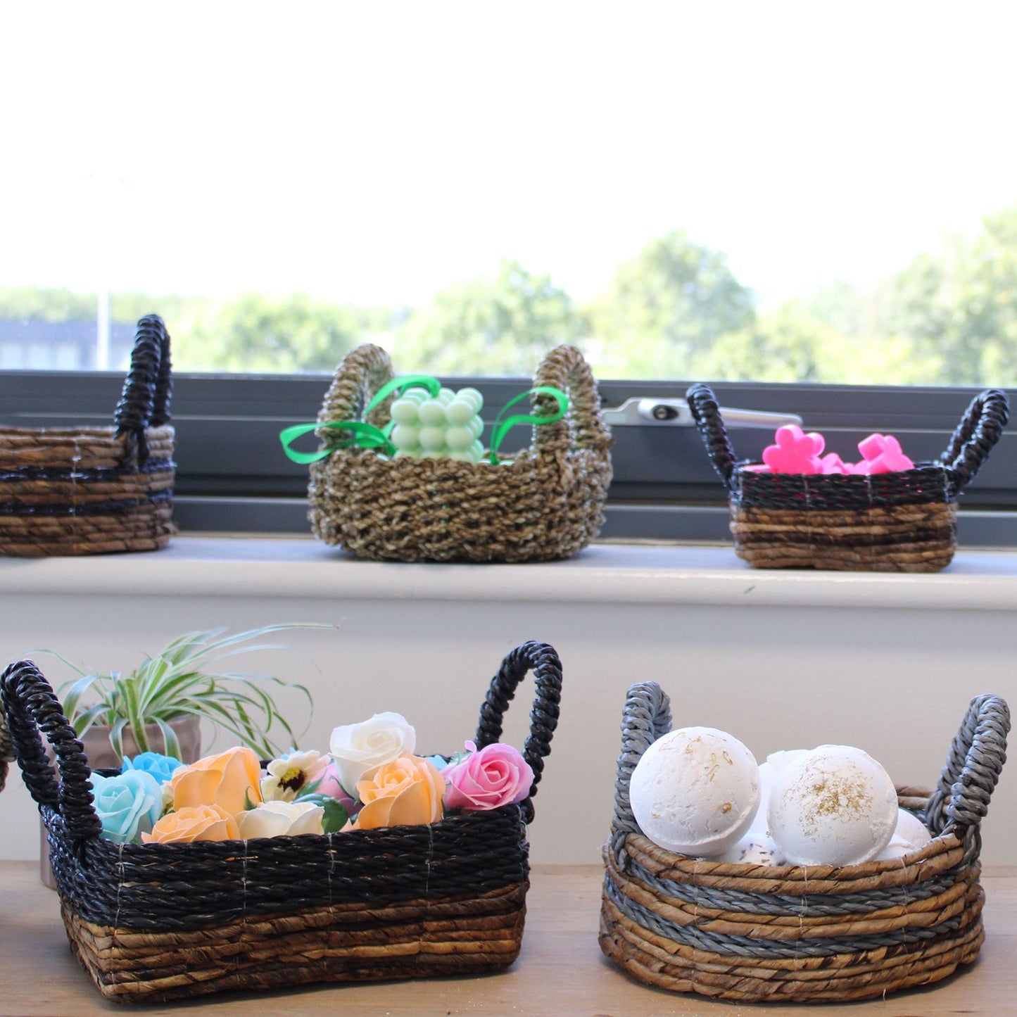 Natural Seagrass Basket - Set of 2 – lifestyle shot