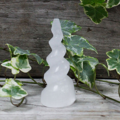 Selenite Spiral Unicorn Horn Tower - 10 cm – lifestyle shot