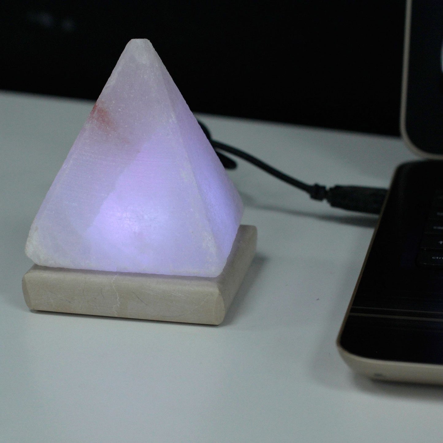 Quality USB Pyramid WHITE Salt Lamp - 9 cm (multi) – detail view