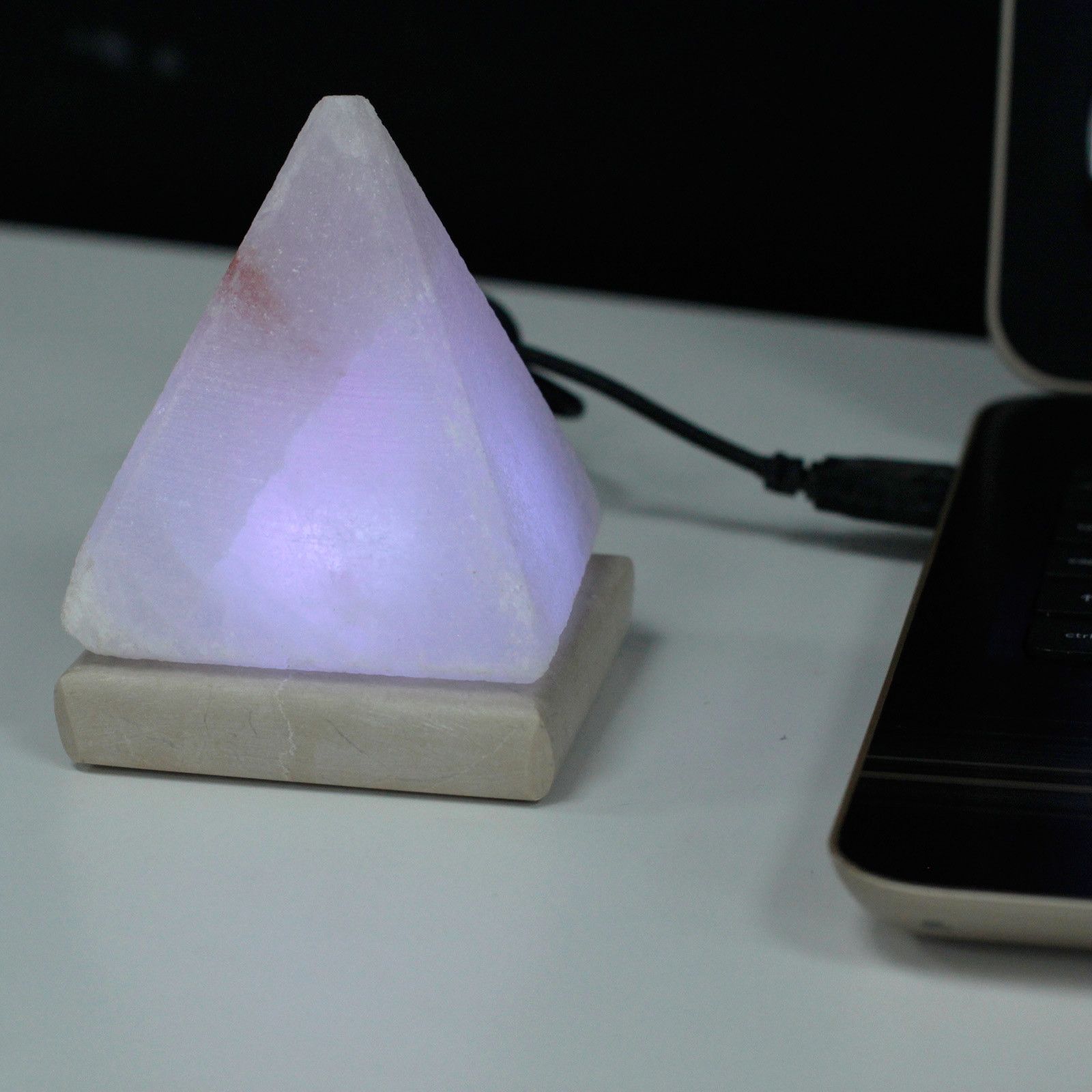 Quality USB Pyramid WHITE Salt Lamp - 9 cm (multi) – detail view