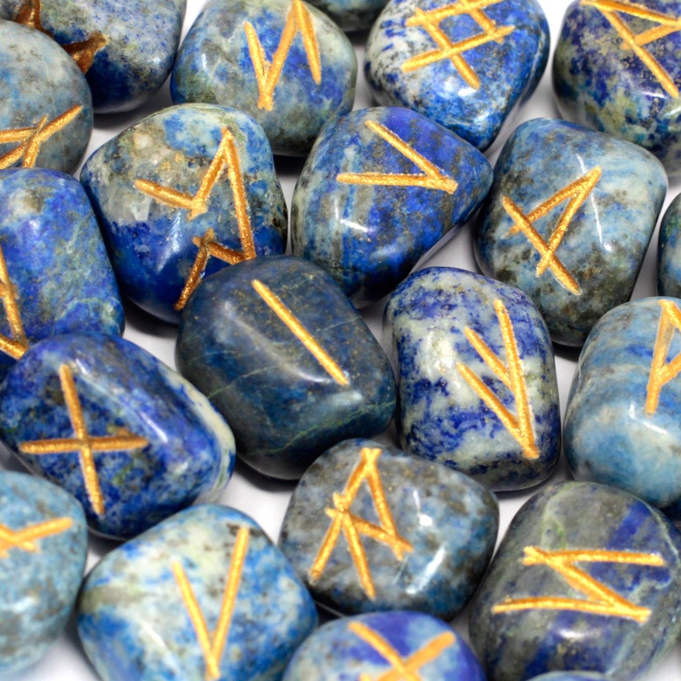 Runes Stone Set in Pouch - Lapis – detail view