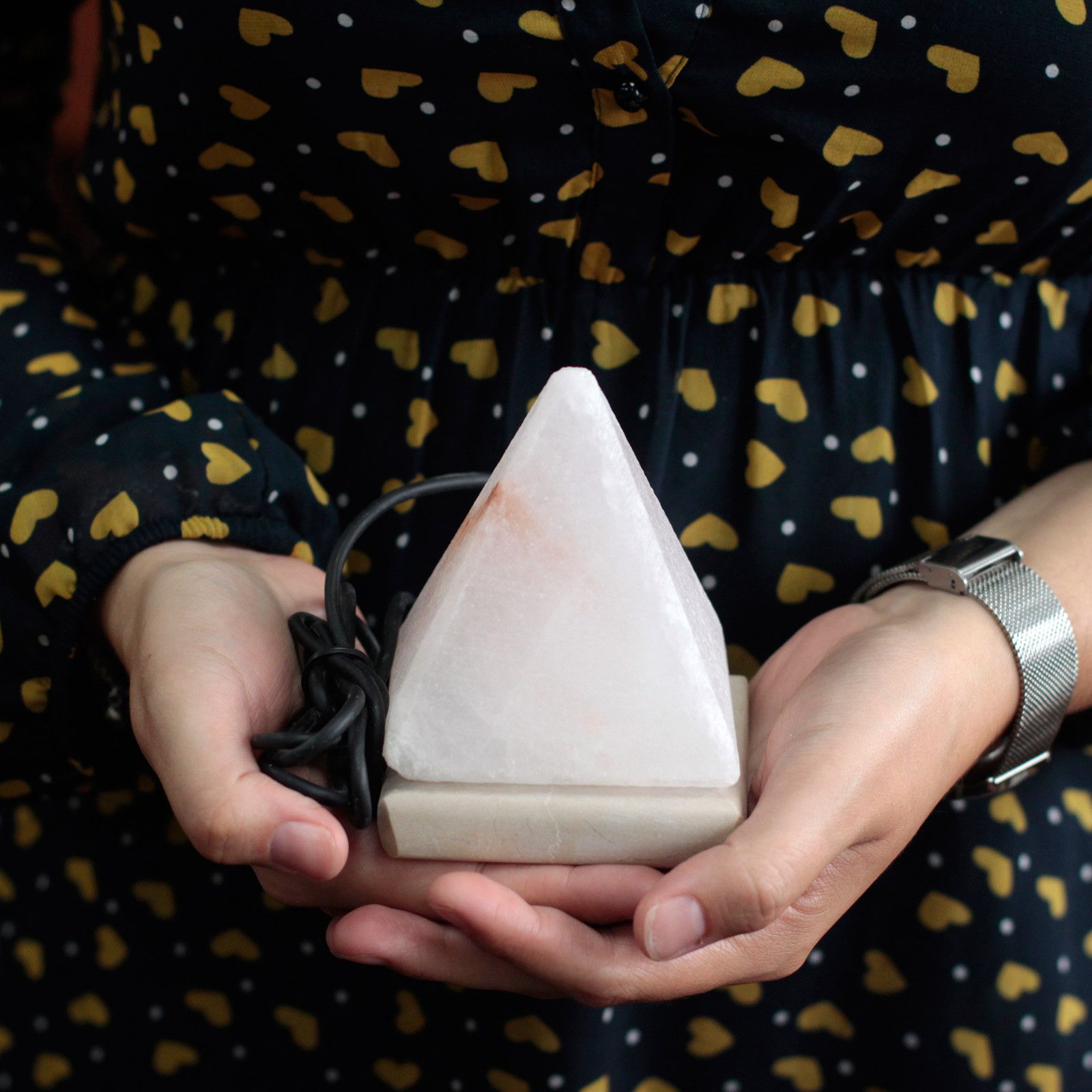 Quality USB Pyramid WHITE Salt Lamp - 9 cm (multi) – lifestyle shot