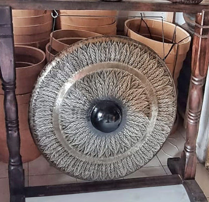 Large Gong in Brown Antique Stand - 80cm - Black - pattern – detail view