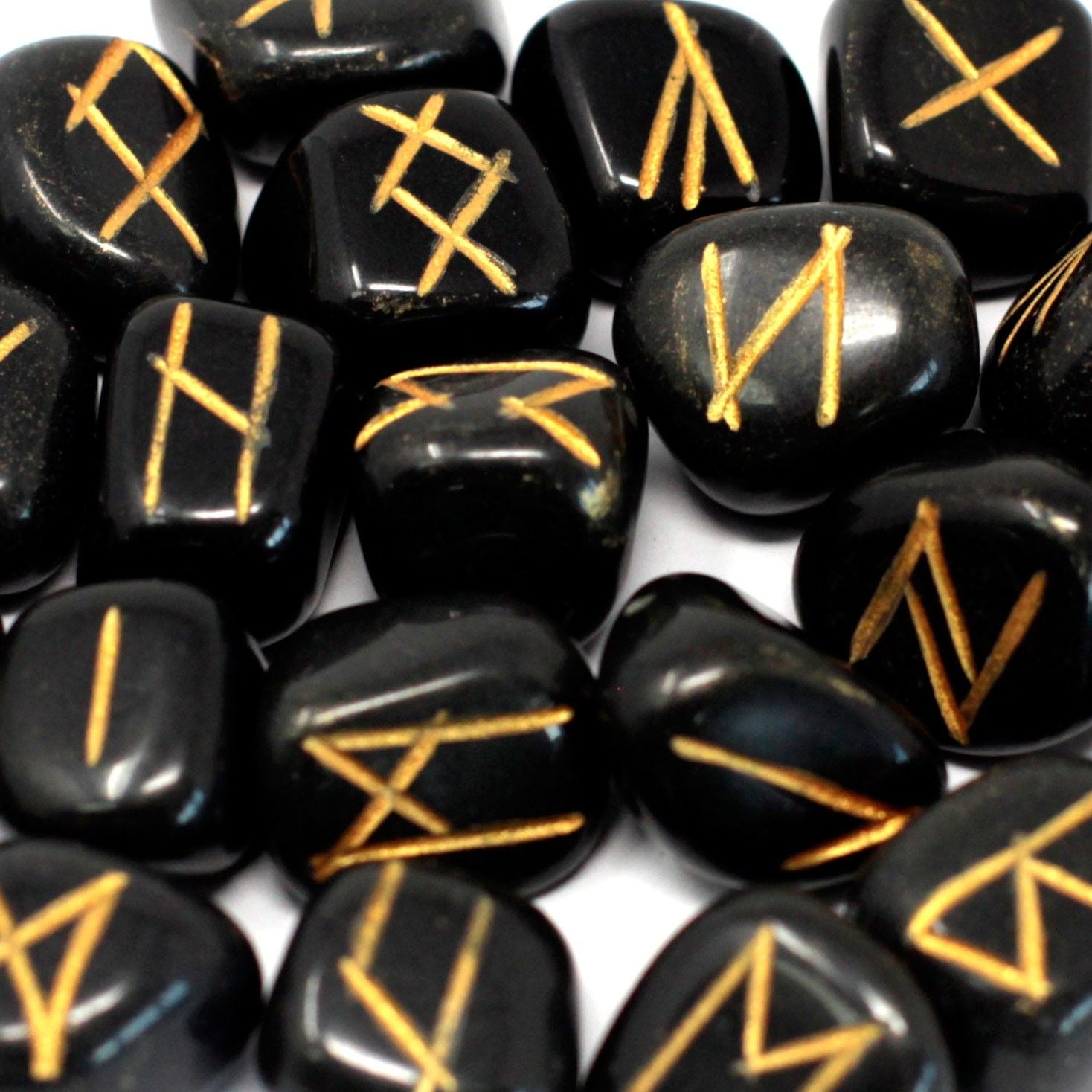 Runes Stone Set in Pouch - Black Agate – detail view