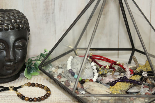 925 Silver Plated Gemstone Charcoal String Bracelet - Dalmatian Jasper – detail view