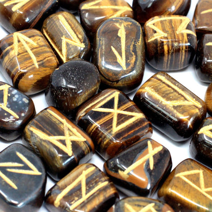 Runes Stone Set in Pouch - Tiger Eye – detail view